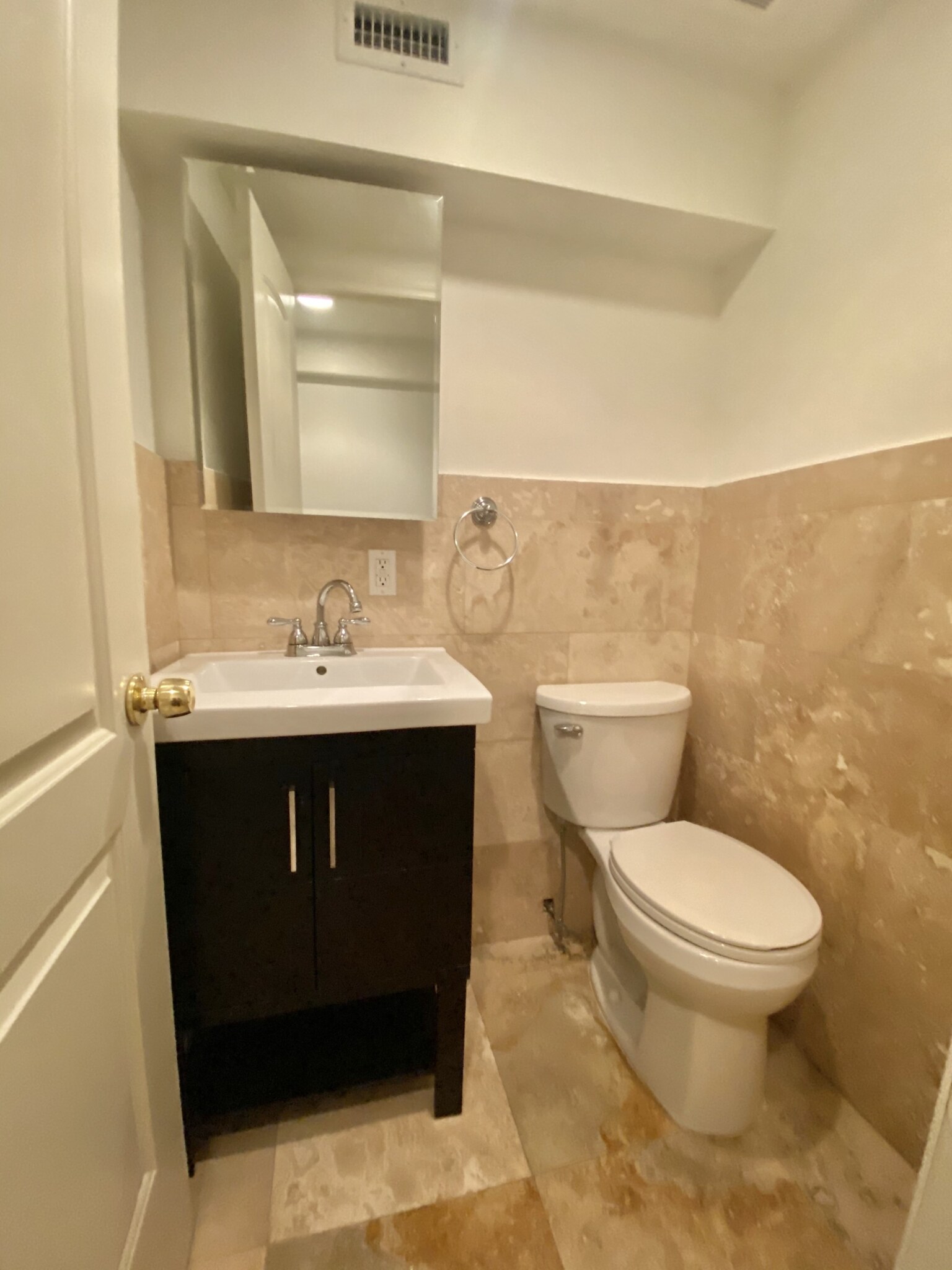 Greenpoint two-bedroom apartment and private roof terrace photo 4