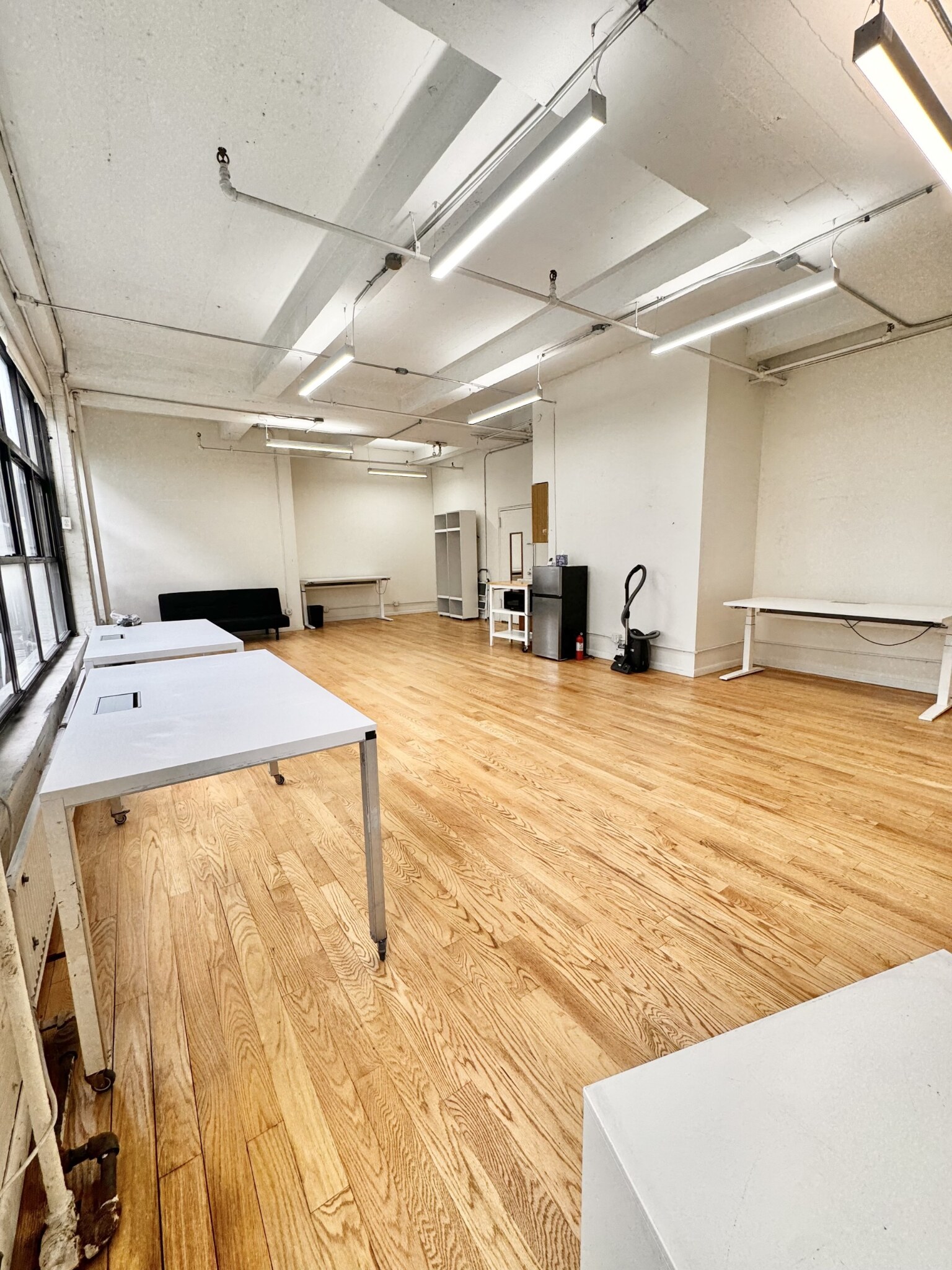 Sun-filled Long Island City artist loft interior photo 3